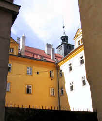 spikycorner.jpg (45380 bytes)