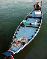 longtailboat.jpg (55497 bytes)